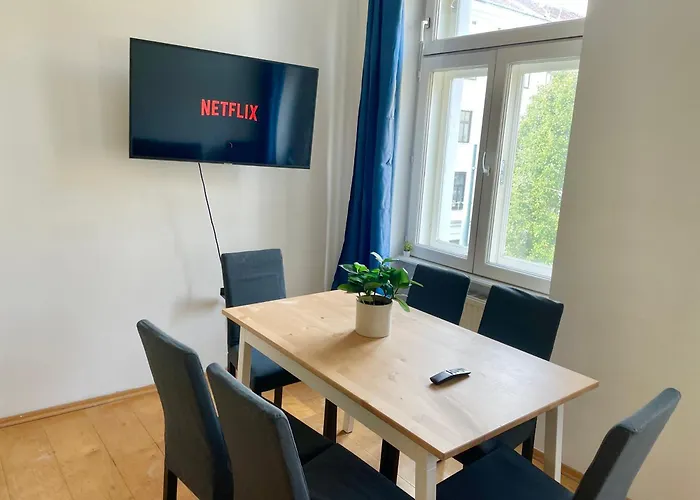 Apartmán 100 M2 With Balcony & Free Parking *