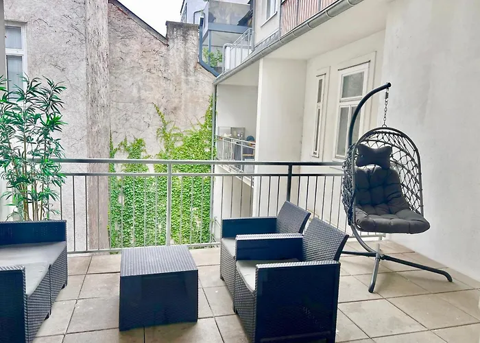 Apartmán 100 M2 With Balcony & Free Parking Vídeň