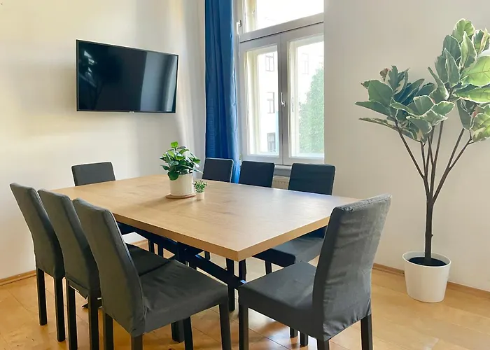 100 M2 With Balcony & Free Parking Vídeň