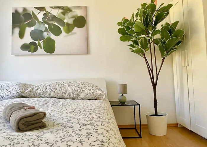 Apartmán 100 M2 With Balcony & Free Parking *