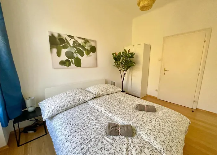 Apartmán 100 M2 With Balcony & Free Parking Vídeň