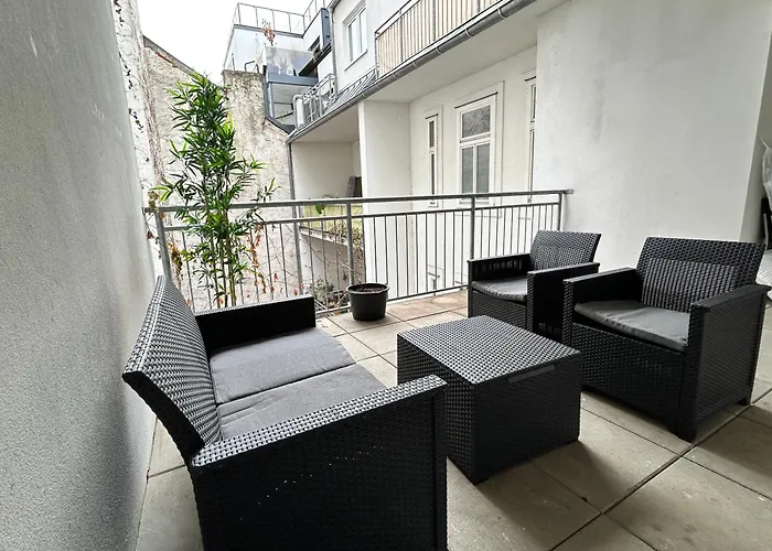 100 M2 With Balcony & Free Parking * Vídeň